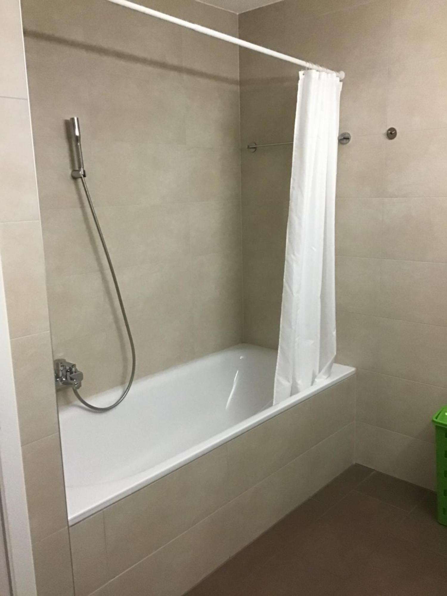 Apartment Center Apartments, Minutes Away From The Lake! Am53 *