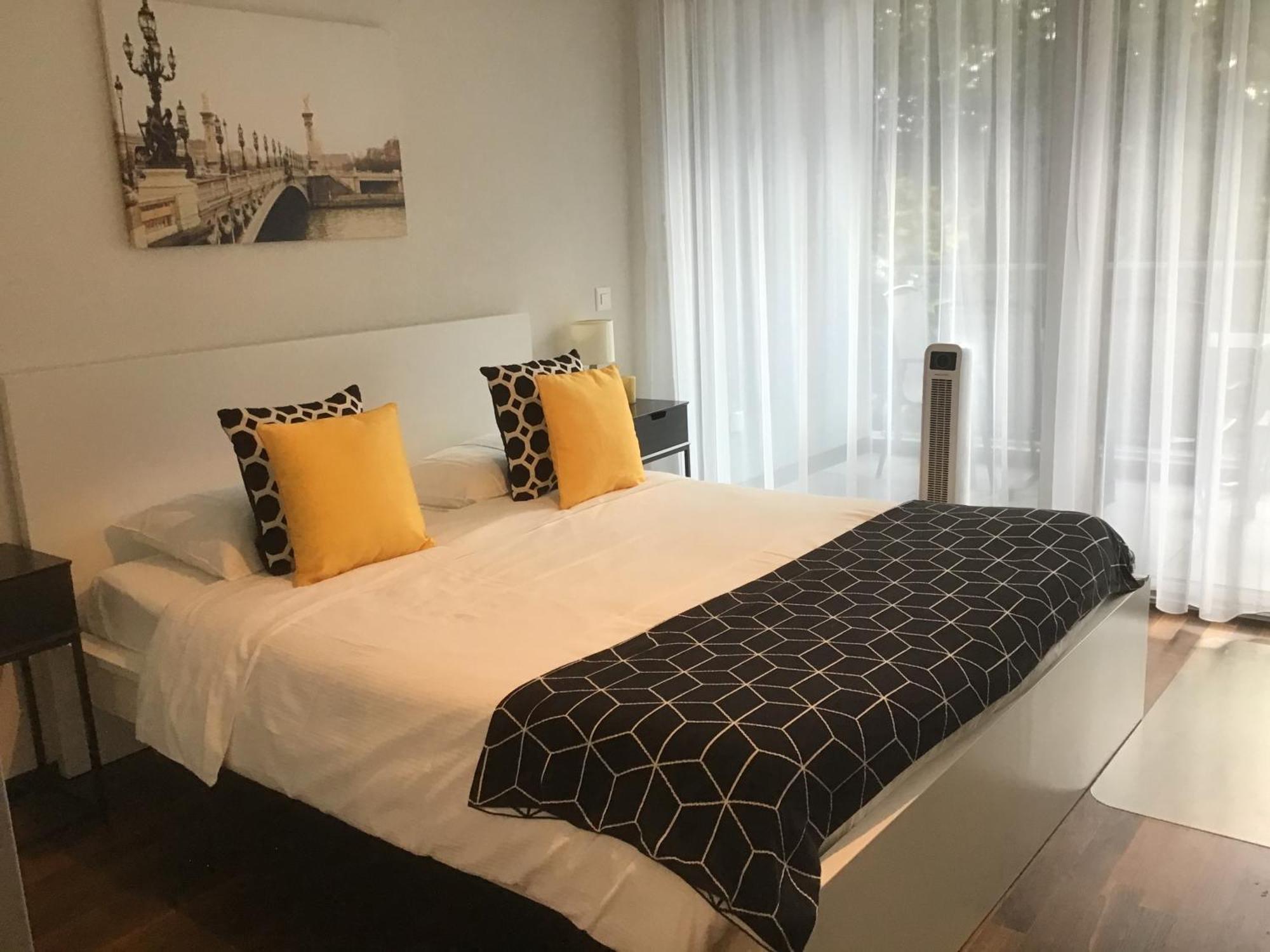 Center Apartments, Minutes Away From The Lake! Am53